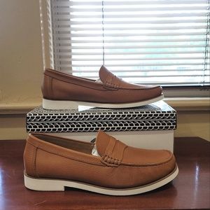 NIB. Driver Club USA leather loafers. Mens Size 10. Never worn.